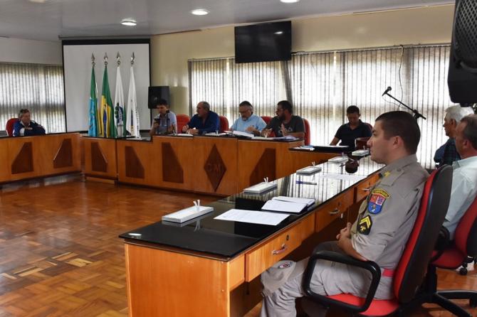 Comuttram e comunidade se reúnem na atual sede do Legislativo